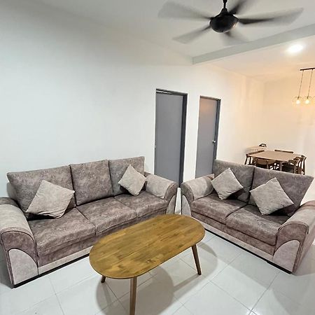 Cameron 1Room Apartment @ Emerald Avenue บรินชัง ภายนอก รูปภาพ