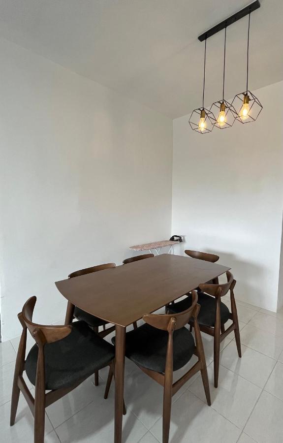 Cameron 1Room Apartment @ Emerald Avenue บรินชัง ภายนอก รูปภาพ
